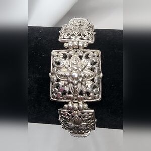 Sarda sterling silver floral panel toggle bracelet. 